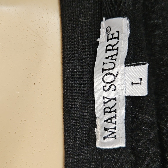 MARY SQUARE"Dogs are a Girls Best Friend " lightweight Sweater Size Large - Picture 5 of 7